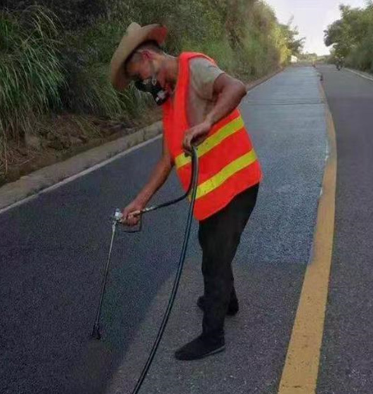 鸡西路面喷涂翻新彩色步道施工方案